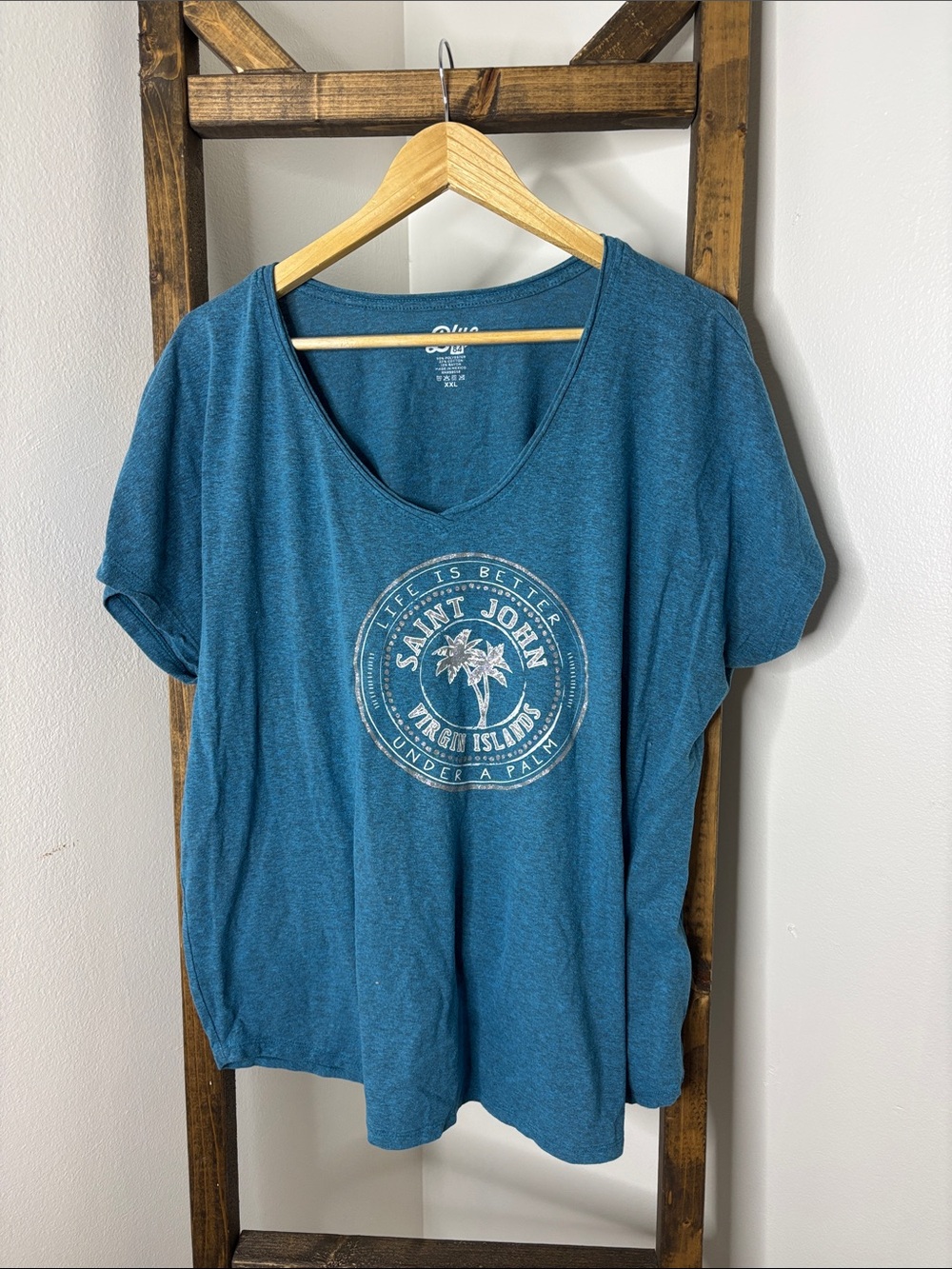 Blue 84 Saint John Graphic V-Neck Tee Size XXL